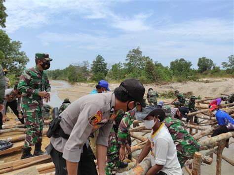 Sinergitas TNI Polri Dan Masyarakat Di Hari Pertama Pada Giat TMMD Ke