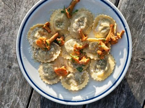 Steinpilzravioli mit brauner Butter und Parmesan
