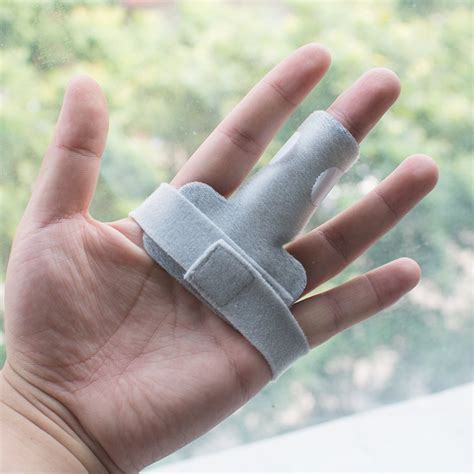 Risingmed Adjustable Trigger Finger Splint Support Brace With