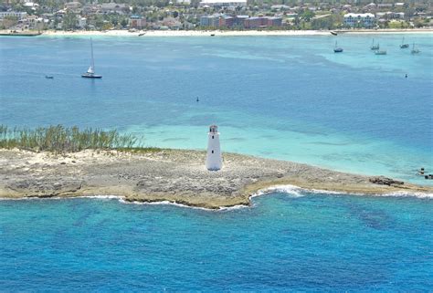 Nassau Harbour Lighthouse In Paradise Island Np Bahamas Lighthouse