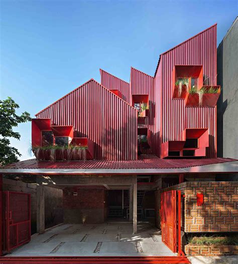 Desain Rumah Kos Super Unik Dengan Warna Merah Menyala Arsitag
