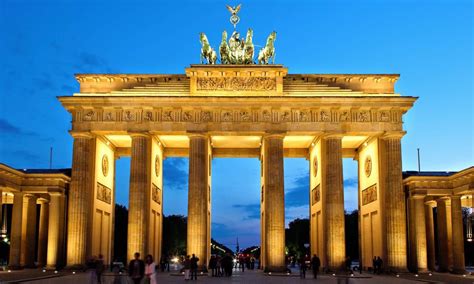 Η γερμανία (η τότε δυτική γερμανία) είναι ένα από τα ιδρυτικά μέλη της ευρωπαϊκής ένωσης. Κορονοϊός: Χιλιάδες κρούσματα σε μία μέρα στην Γερμανία ...