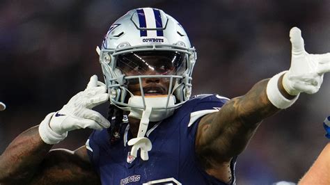 NFL Week 17 stats: CeeDee Lamb and Tyreek Hill set new franchise record width=
