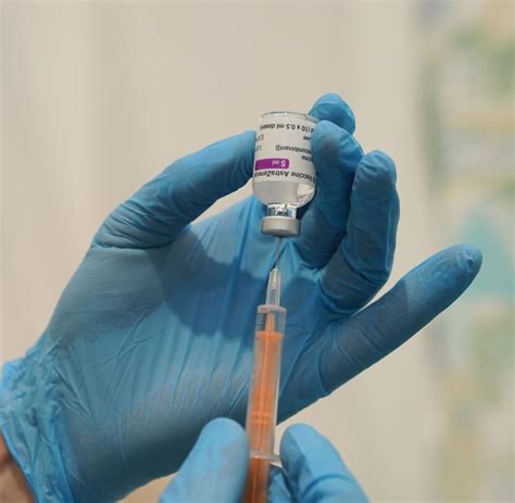 Der volle impfschutz wird erst einige tage nach der zweiten impfdosis erreicht. Priorisierung bei Astrazeneca-Impfstoff bleibt vorerst - WELT