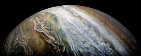 Sonda Juno faz novas fotos das tempestades incríveis de Júpiter