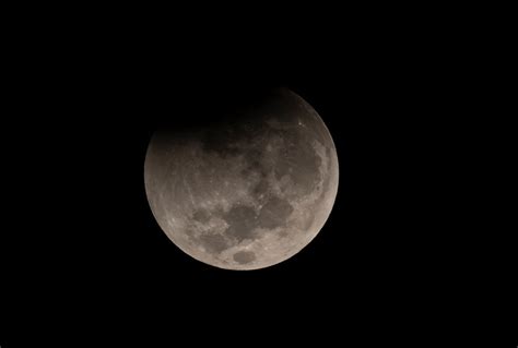 Dark Side Of The Moon Nasa Wants Astronauts To Explore The Moons Dark
