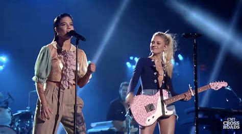 Kelsea Ballerini And Halsey Collaborate On Cmt Crossroads