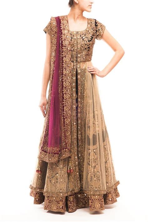 Pin By Amnah On Bridal And Casual Lehengas Indian Bridal Outfits Heavy Dresses Indian Designer