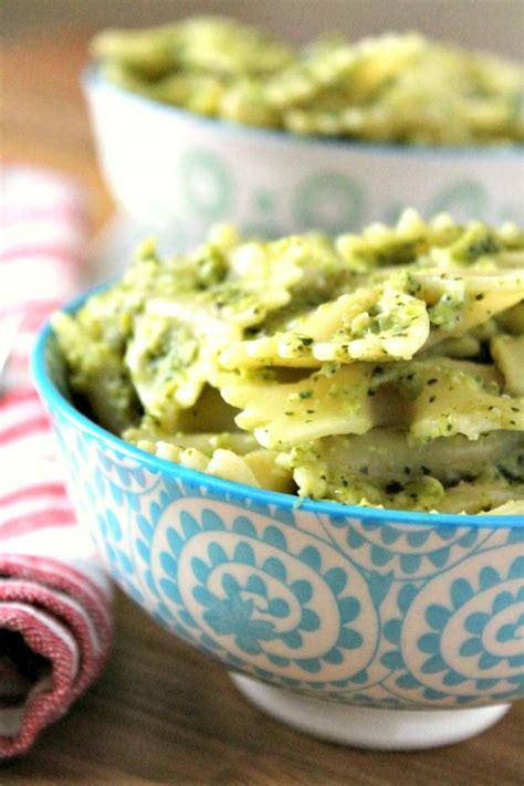 Prepare creamy chicken pasta through step 2, substituting 6 ounces farfalle for orecchiette, adding 8 cups torn swiss chard to pasta during last 2 i did sub creme fraiche for the mascarpone (b/c i had some leftover after a party) with good results. 10 Best Pesto Creme Fraiche Pasta Recipes
