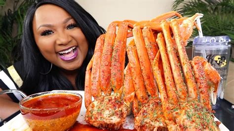 Giant Snow Crab Legs Seafood Boil Mukbang 먹방쇼 シーフード Garlic Butter
