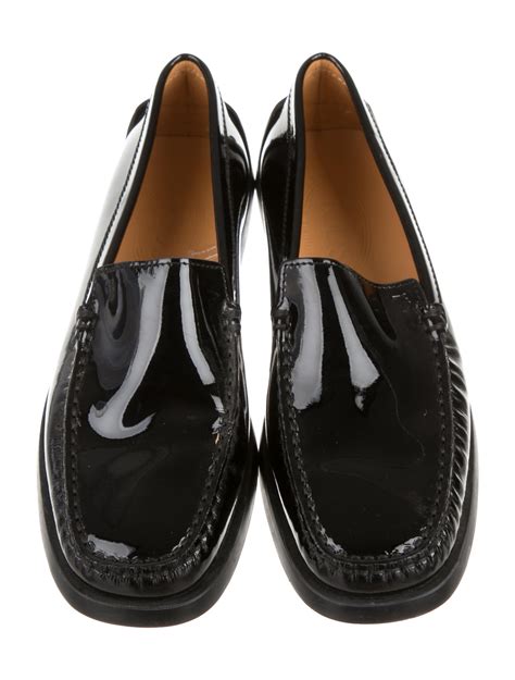 Tods Patent Leather Loafers Shoes Tod29667 The Realreal