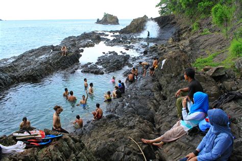 Pantai laguna samudra, bintuhan, bengkulu, indonesia. Mengupas keindahan Pantai Laguna, Lampung | My Secret Journey