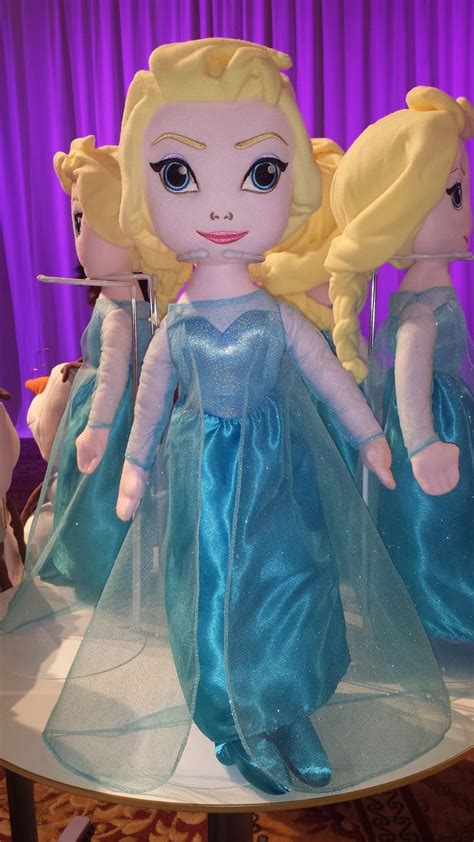 Elsa Sings Let It Go Disney Frozen Elsa Disney Characters