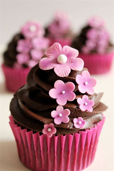 Chocolate Cupcake With Blossom Sweet Cupcakes Simple Fondant Cake