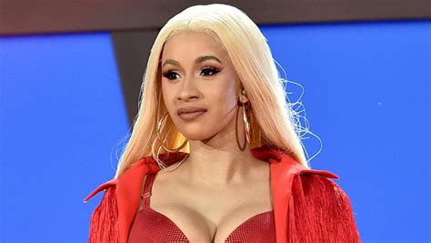 Cardi B To Turn Herself In To Police Following Alleged Strip Club Fight Iheart