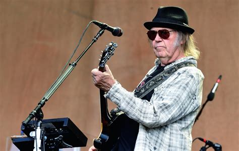 Neil Young Shares Tracklist For ‘archives Volume 2 1972 1976 Box Set