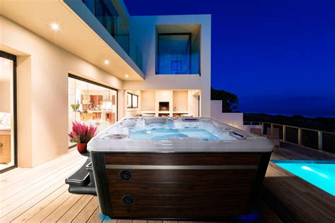Hot Tub Or Jacuzzi Differences Explained Hydropool Surrey