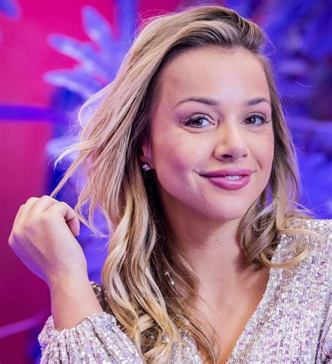 Do our memories haunt you too, please tell me if it is true. Emma Heesters at WONDR Experience in Amsterdam 2020/11/27 ...