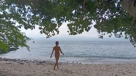 Rápido Baño Flaco En La Playa Pública Naked En La Naturaleza Pornhub com