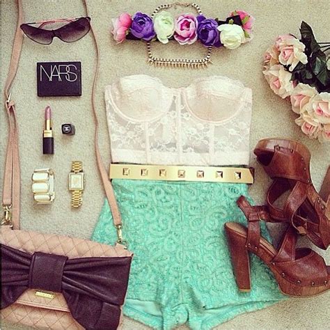 Outfits Top Shorts Heels Belt Bag Jewelry And Headband Teen