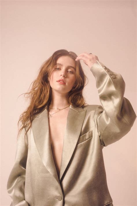 How Clairo Becomes A Classic Pretty People Women Beautiful People