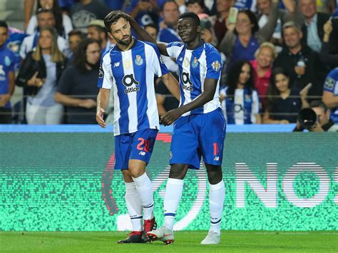 Futebol clube do porto, mhih, om, commonly known as fc porto or simply porto, is a portuguese professional sports club based in porto. FC Porto - Notícias - Aboubakar e Marius: o aniversário ...