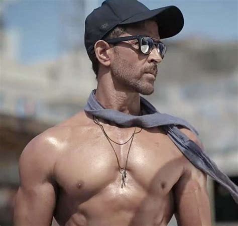 New Shirtless Pictures Of Bollywood Heartthrob Hrithik Roshan Sweep The