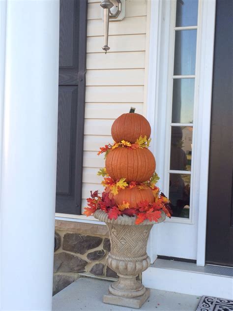 10 Pumpkin Decorations For Front Porch