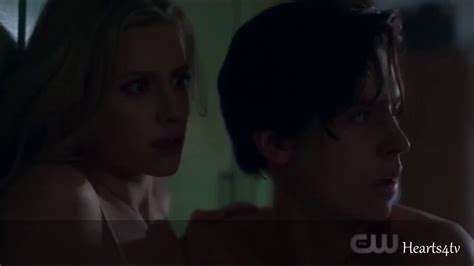 Riverdale Betty And Jughead Kiss Scene Episode 13 Youtube Jughead And Betty Kiss Make Out