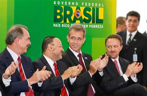 G1 Na Primeira Fase De Reforma Dilma Dá Posse A Quatro Novos Ministros Notícias Em Política