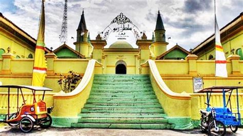 Jadi Ikon Di Pulau Penyengat Inilah Sejarah Masjid Raya Sultan Riau