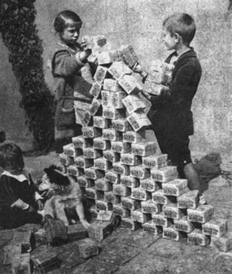 독일 바이마르 공화국 극심한 인플레 시절 벽지로 사용되었던 지폐 Using Banknotes As Wallpaper During