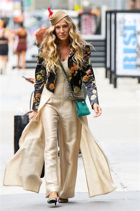 sarah jessica parker is bringing back the double bag look for the satc reboot carrie bradshaw