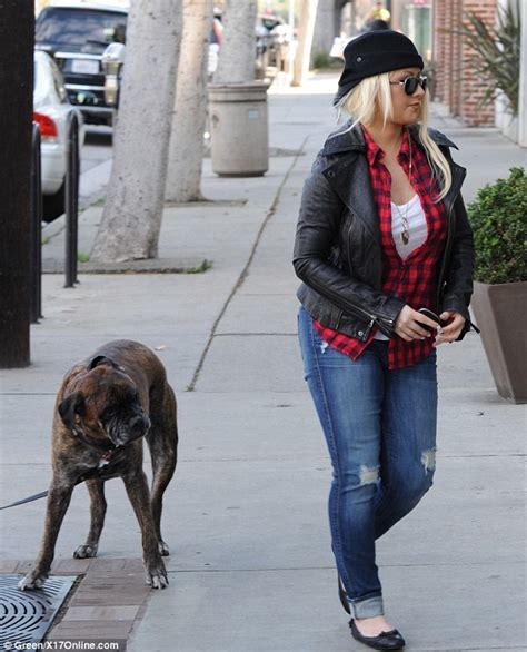Christina Aguilera Leaves Her Dog Tied To A Post Outside A Restaurant