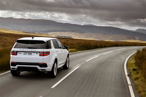 Land Rover Discovery Sport P300e hybrid (2021) | Reviews | Complete Car