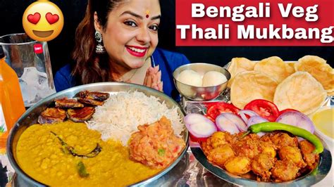 eating dal chawal begun bhaja aloo bhorta alor dom luchi rasgulla bengali veg thali youtube