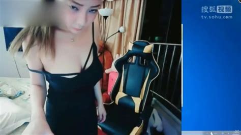 Streamer Forgot To Turn Camera Off Her Clothes Changing Scene Revealed