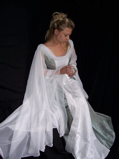 Mittelalter,trauung,1, mittelalter info mittelalter,trauung,1, geschichte herrscher schlachten kreuzzüge geld im mittelalter suchmaschine kostenlose downloads die kreuzzüge. Mittelalter Hochzeitskleid mit Schulterschleppe ...