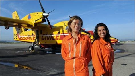 Baptême du feu pour les deux premières femmes pilotes de Canadair