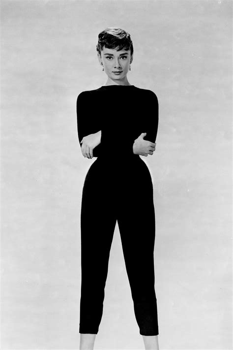 Audrey Hepburn Mit Diesen 14 Mode Klassikern Kreierte Sie Ihren