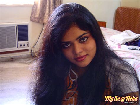 Tamasha Blog Indian Housewife Neha Posing In Bedroom