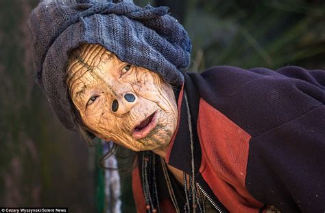 Indian Tribe Where The Woman Must Have ‘nose Plugs Fitted Daily Mail