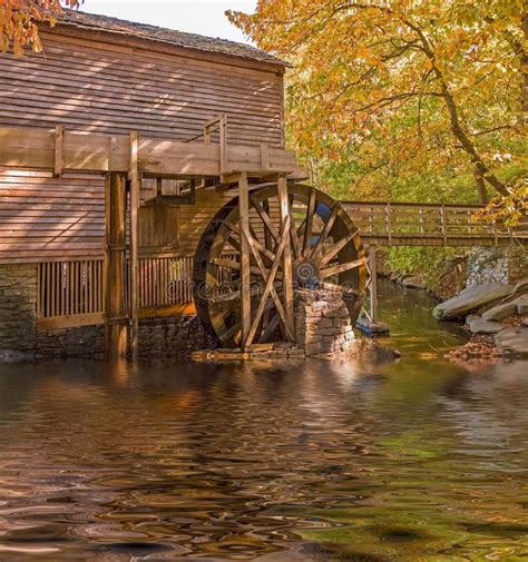 Old Grist Mill In The Fall Stock Image Image Of Colorful Cove 27367901