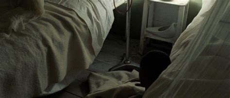 Édesanyja, chris döbbenten figyeli kislánya egyre különösebb viselkedését, és egyik orvostól a másikig jár. Az ördögűző: A kezdet (2004) | Teljes filmadatlap | Mafab.hu