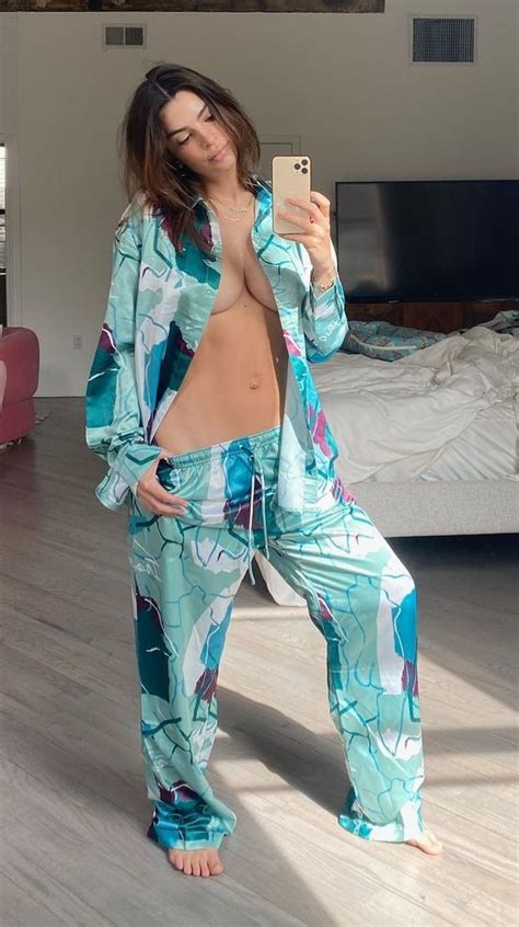 Emily Ratajkowski Shows Off Totally Flat Stomach Just Eleven DAYS After