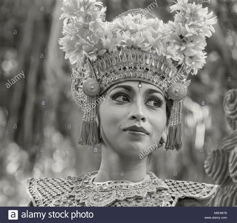 elaborate-headdress-high-resolution-stock-photography-and-images-alamy
