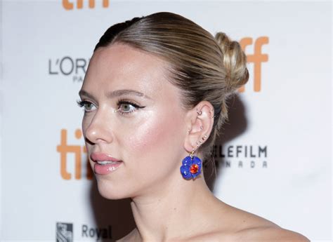 Actress American Close Up Earrings Face Green Eyes Scarlett Johansson