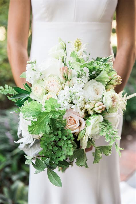 White And Blush Rose And Peony Bouquet In 2020 Lush Wedding Green