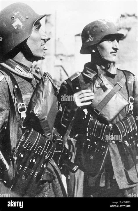 Spanish Soldiers From The Blue Division On The Eastern Front 1941