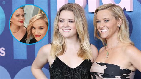 twinning reese witherspoon and daughter ava look identical in girls night out holiday pic